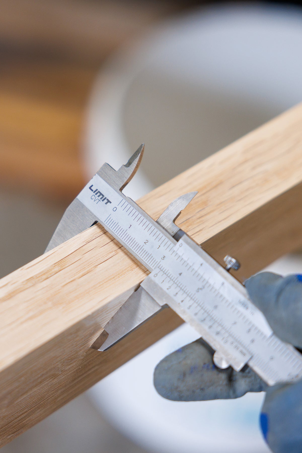 Maß in der Holzmöbelproduktion