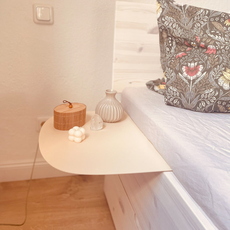 Nachttisch beige zum Einhängen im Bett