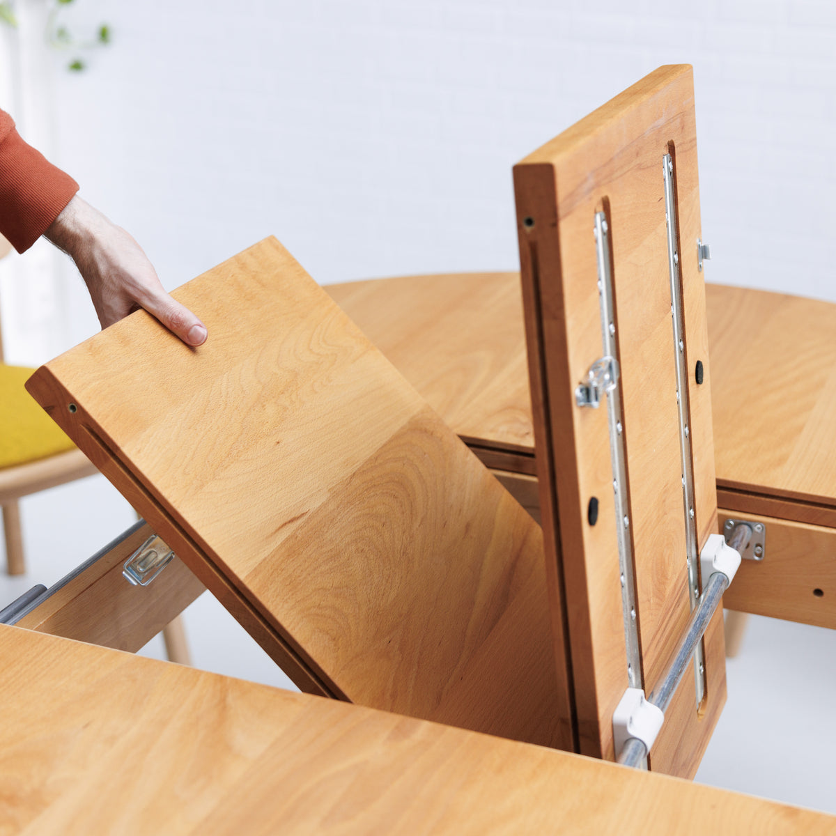 Massiver Ausziehtisch mit Butterfly Auszug