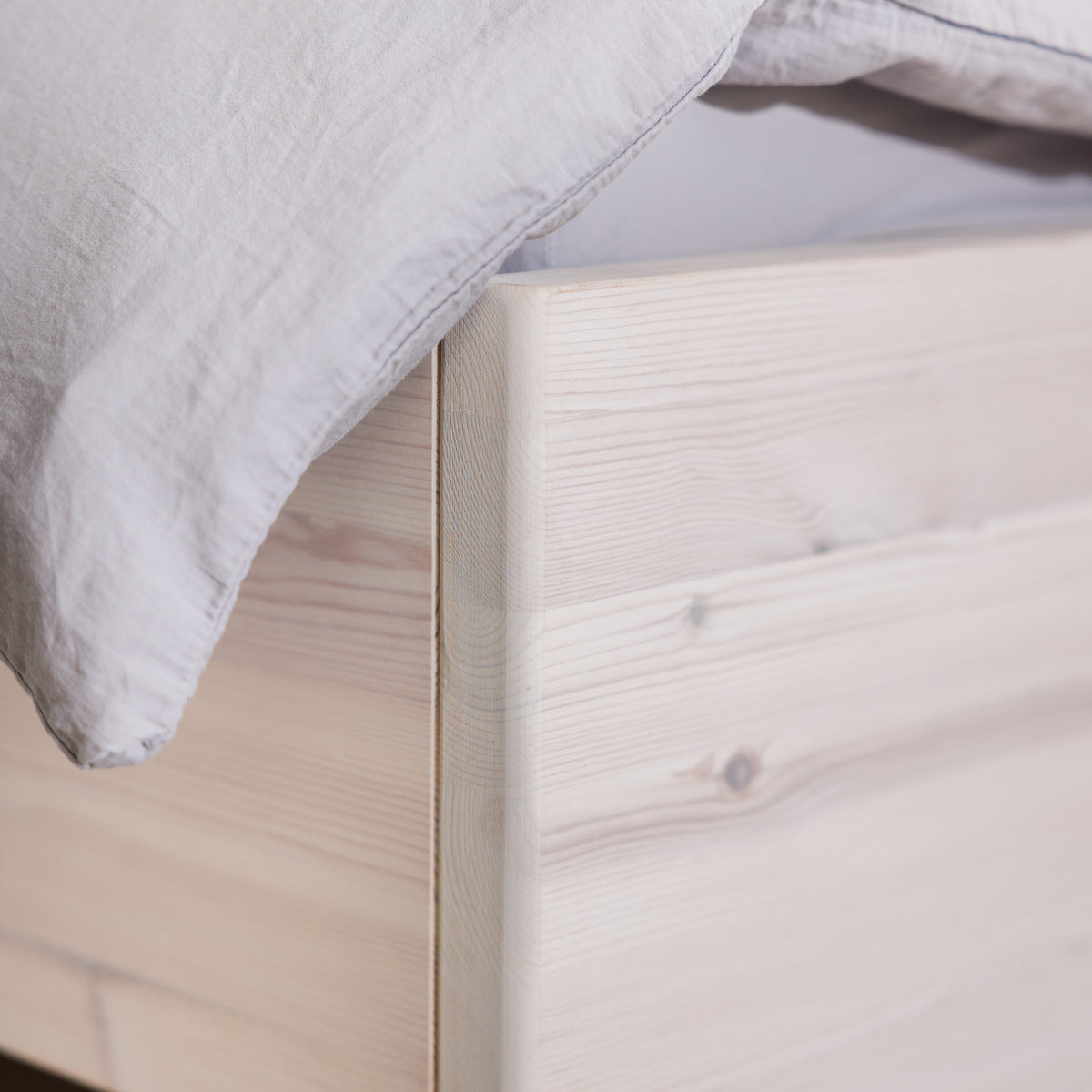 Runde Ecken am Bett Lade aus Massivholz