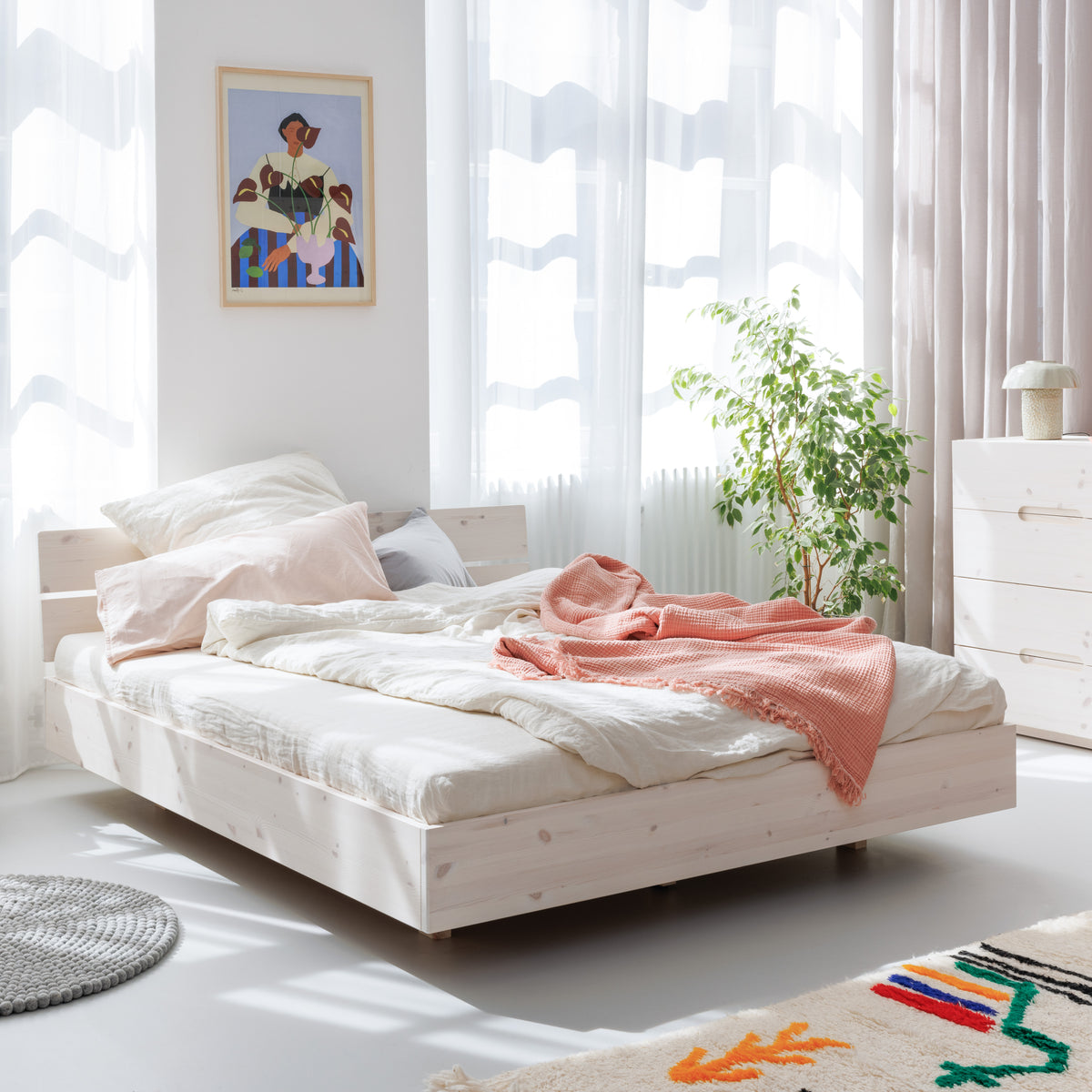 Futonbett aus weißem Massivholz