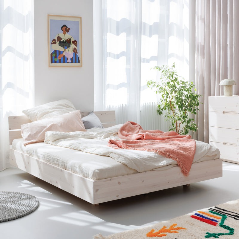 Futonbett aus weißem Massivholz