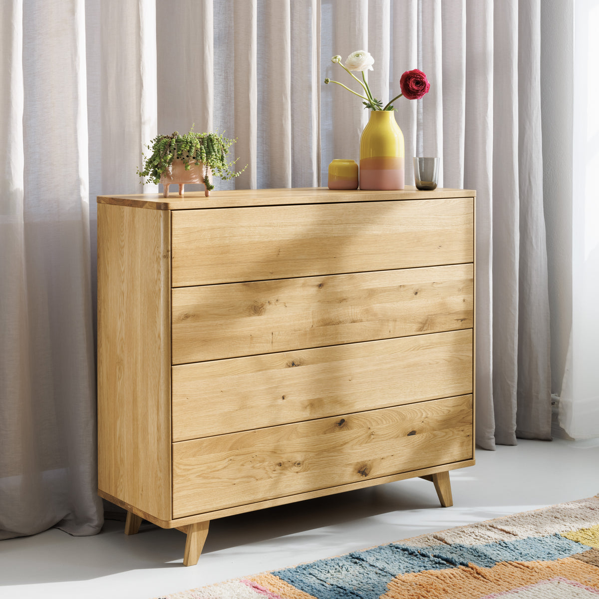 Design Kommode aus Eiche ohne Griffe