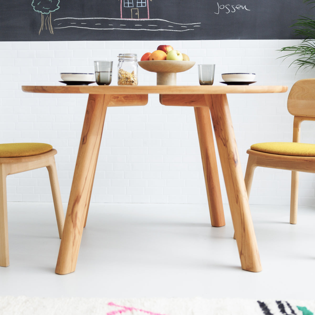 Beingestell runder Esstisch Form A, konfigurierbar, aus Massivholz