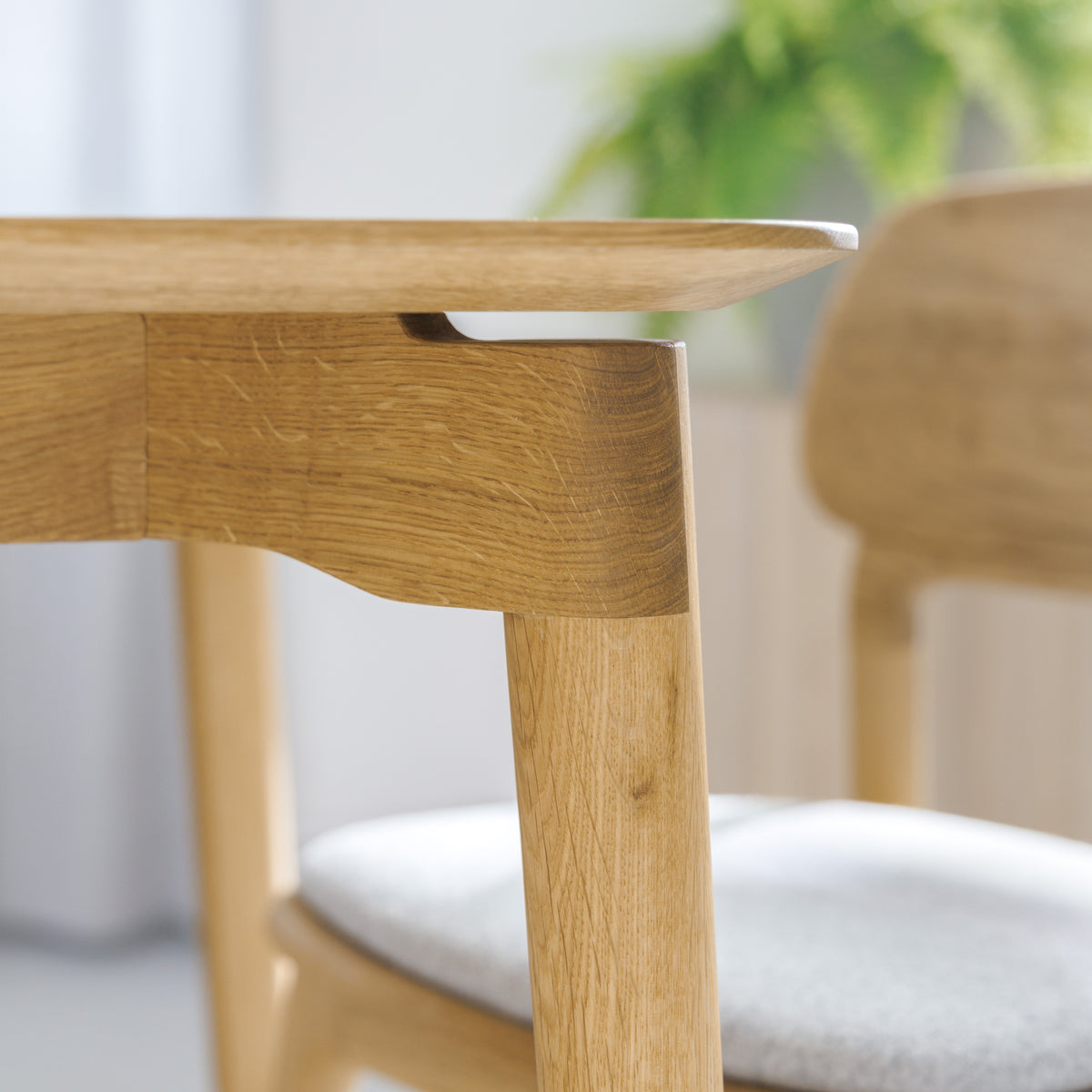 Design Detail schwebender Esstisch