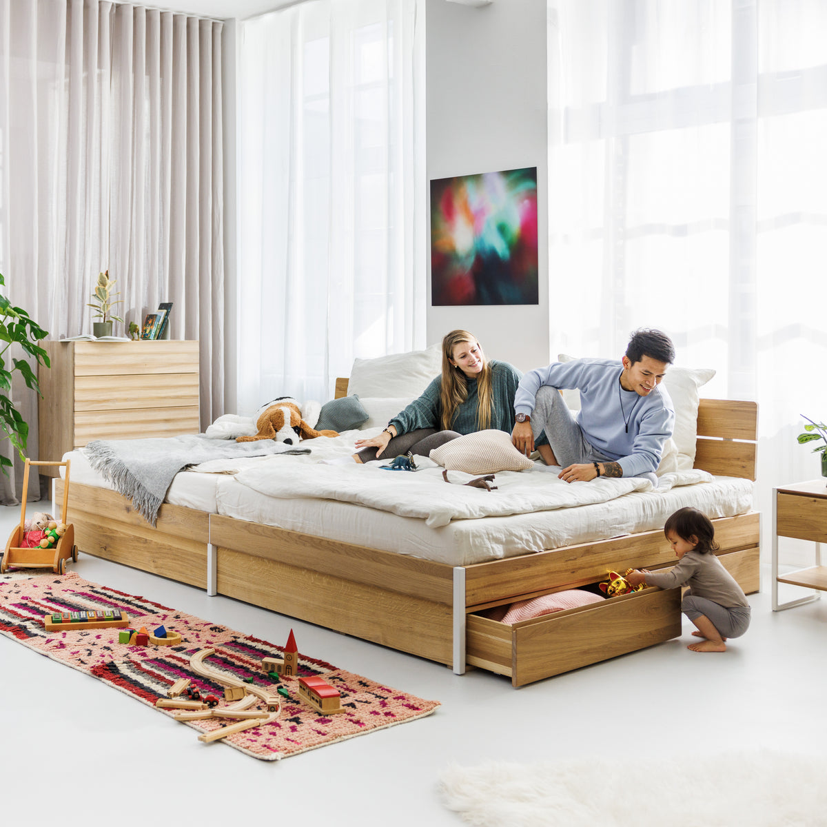 Großes Familienbett mit Stauraum