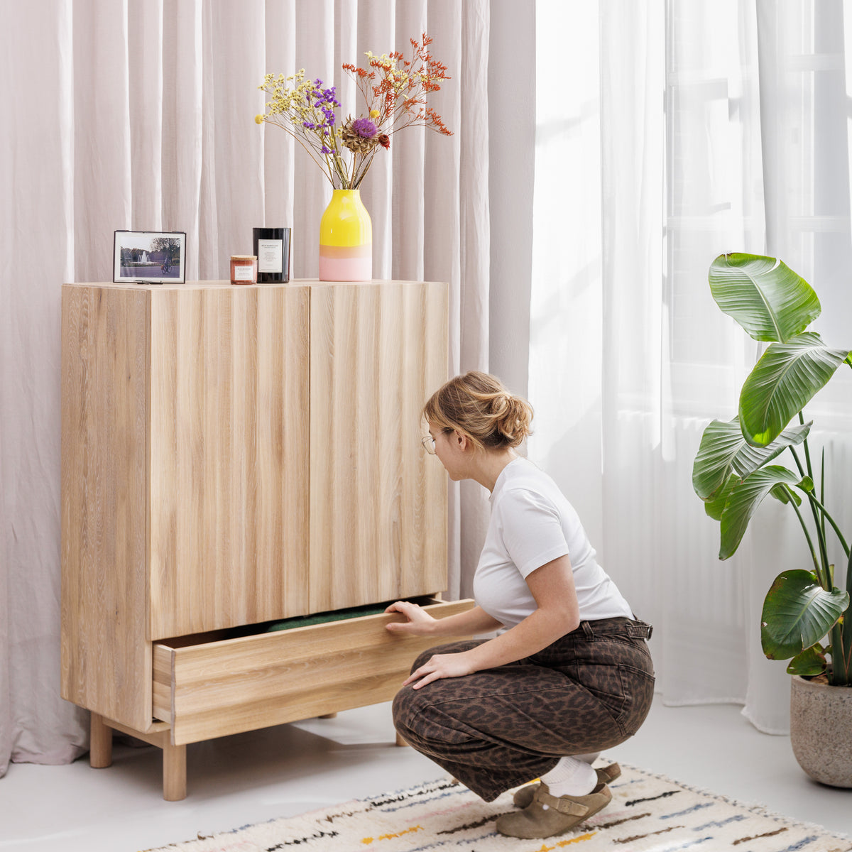 Designer Highboard mit Wellenfront 