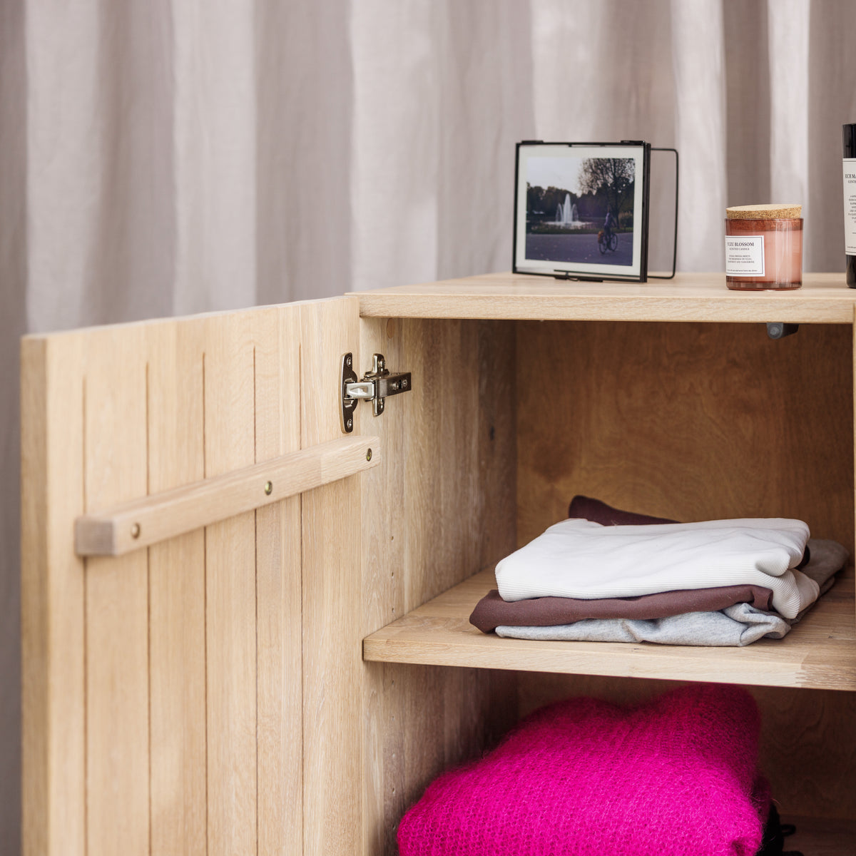 Designer Highboard mit offener Tür 