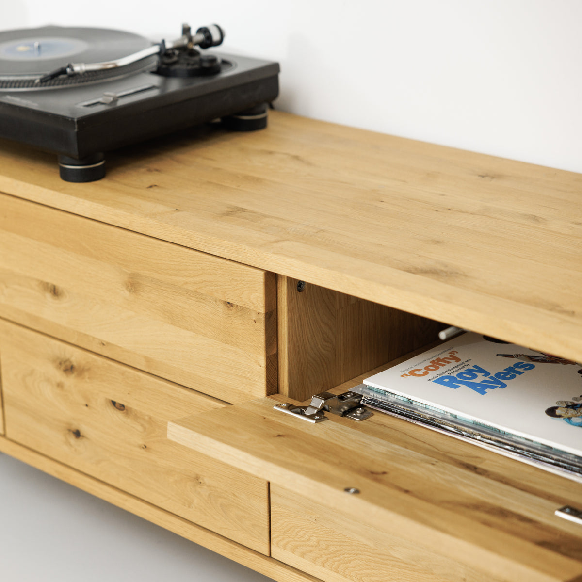 Funktionales Design TV-Board aus Massivholz mit Klappdeckel