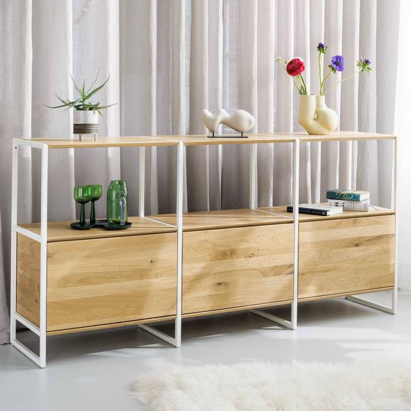 Hochwertiges Sideboard aus Massivholz mit Türen und Metall