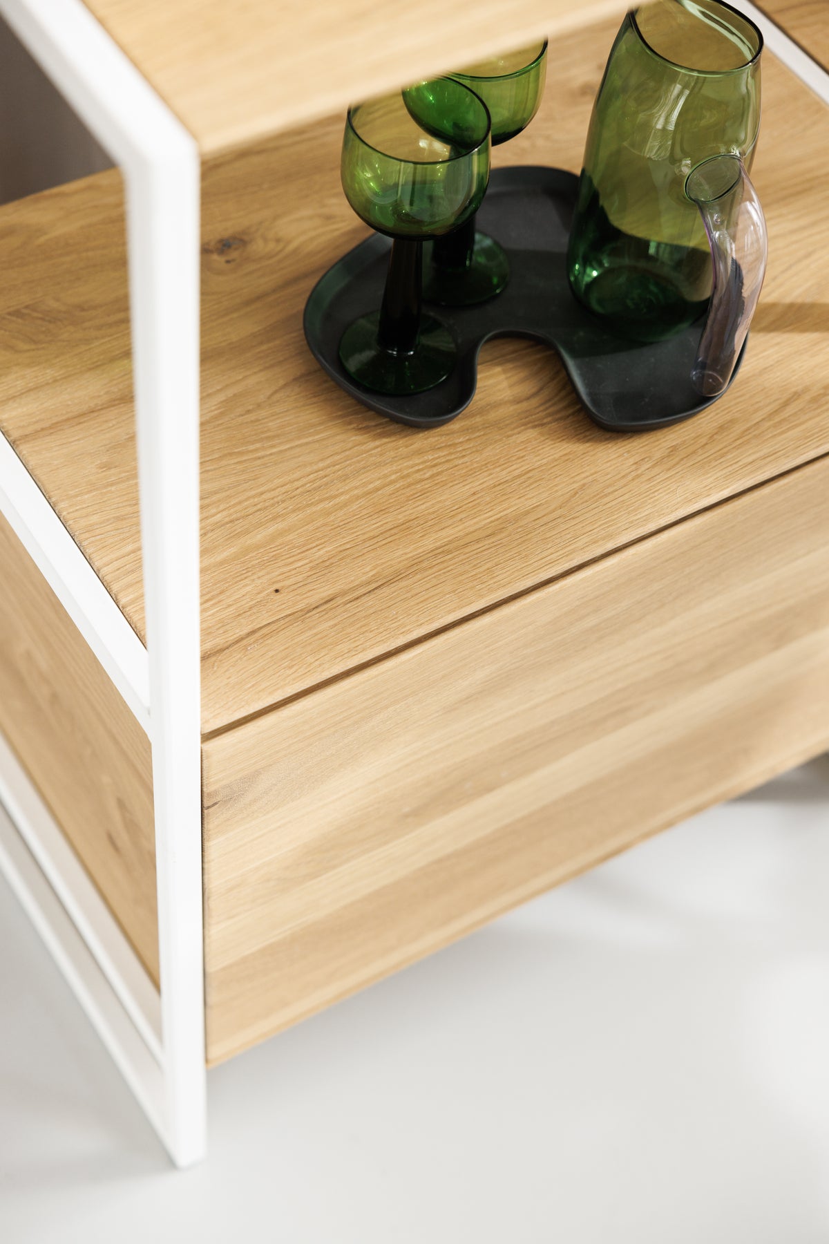 Design Sideboard Eiche Metall weiß Detailansicht
