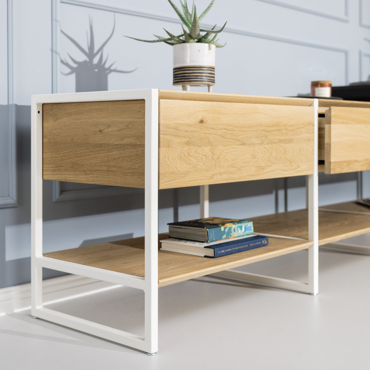 Design Lowboard aus Eiche mit Schubladen