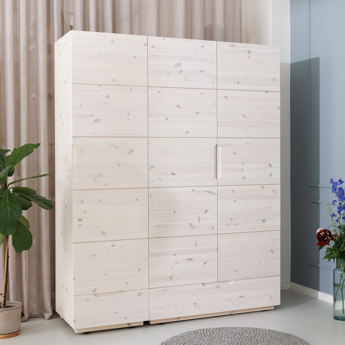 3-Türiger Kleiderschrank aus zertifiziertem Holz und weißer Lasur