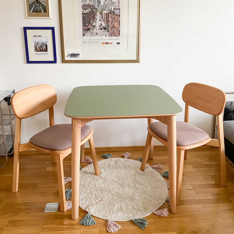 Küchentisch Buche mit Linoleum und Esszimmerstuhl