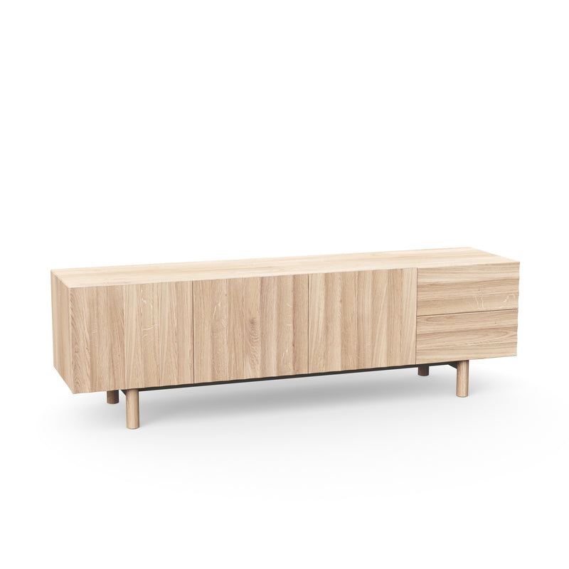 Zeitloses Sideboard aus hell geölter Eiche mit Türen und Schubladen